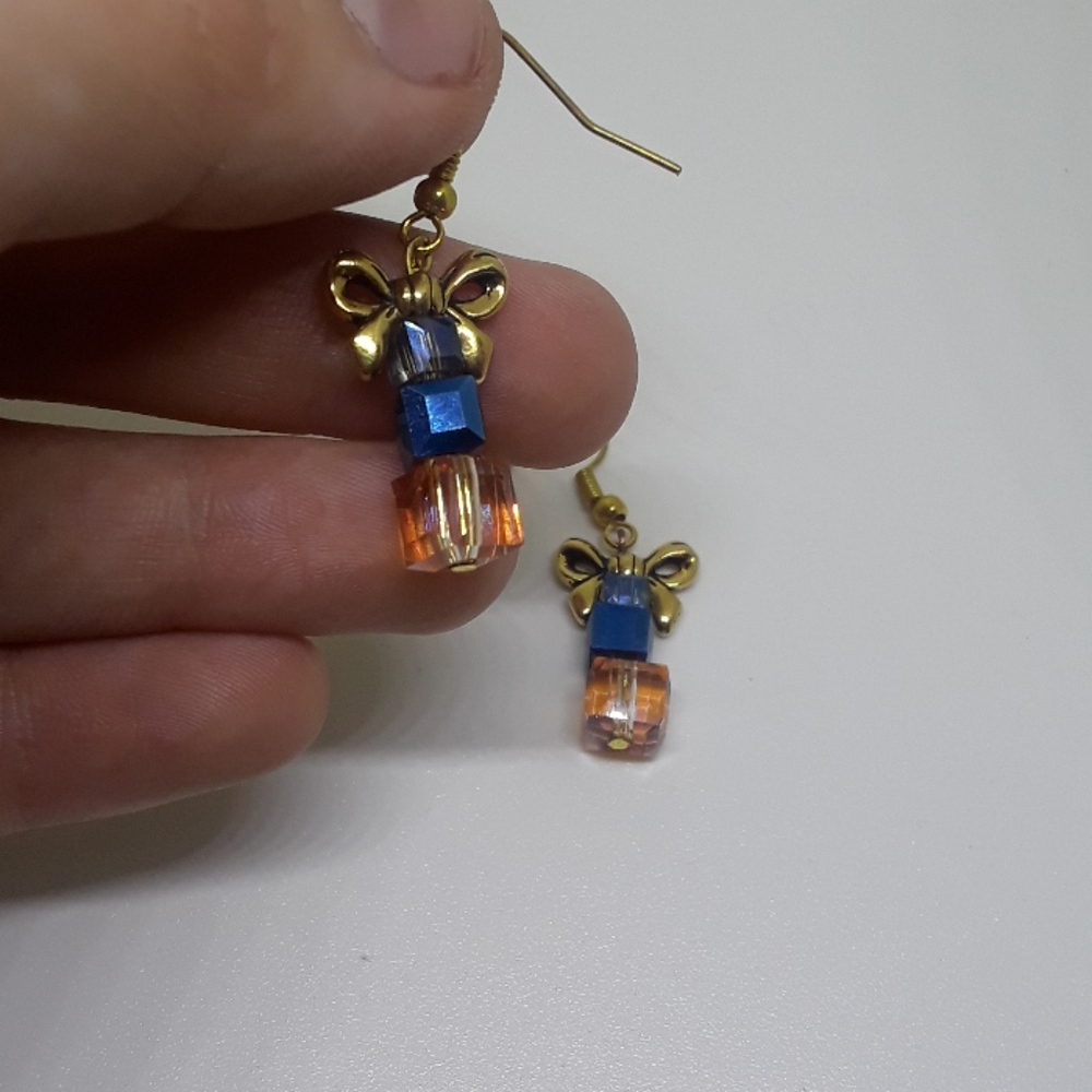 present earrings - Picture 2 of 2
